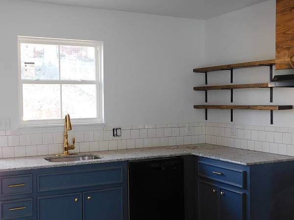 2nd image of 629 Poplar St APT A