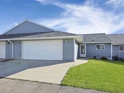 3215 4th St SW APT 4, Minot, ND, 58701
