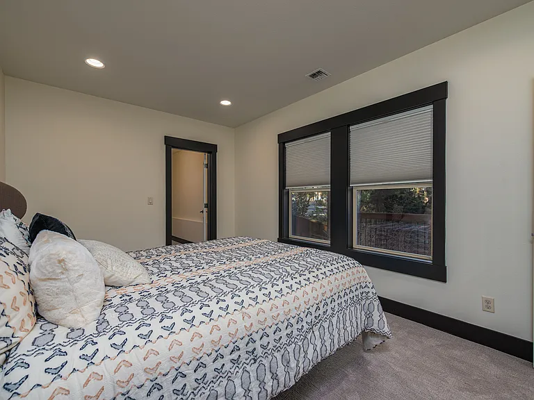 2340 NW Bens Ct — Photo 29