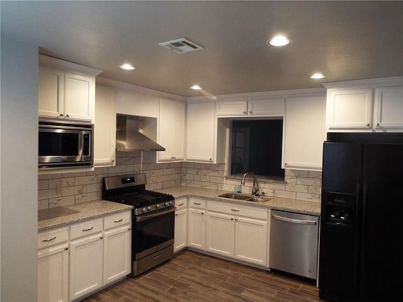 4th image of 2829 Larkspur Ln