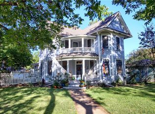 1001 Fowzer St, Taylor, TX 76574