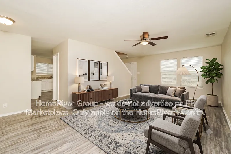 4 bed, 2.5 bath, 1637 sqft, $1,570 — Photo 2