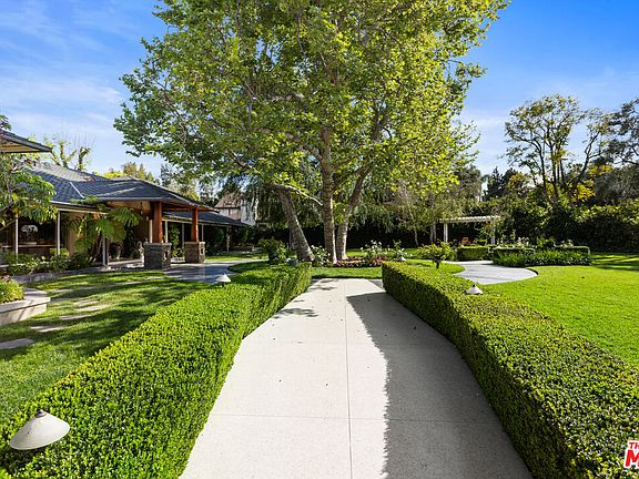 3rd image of 4816 Encino Ave
