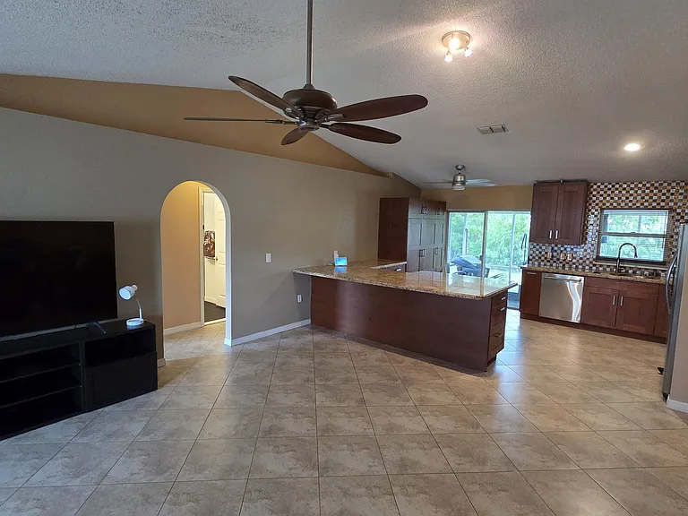 2091 SW Villanova Rd — Photo 2