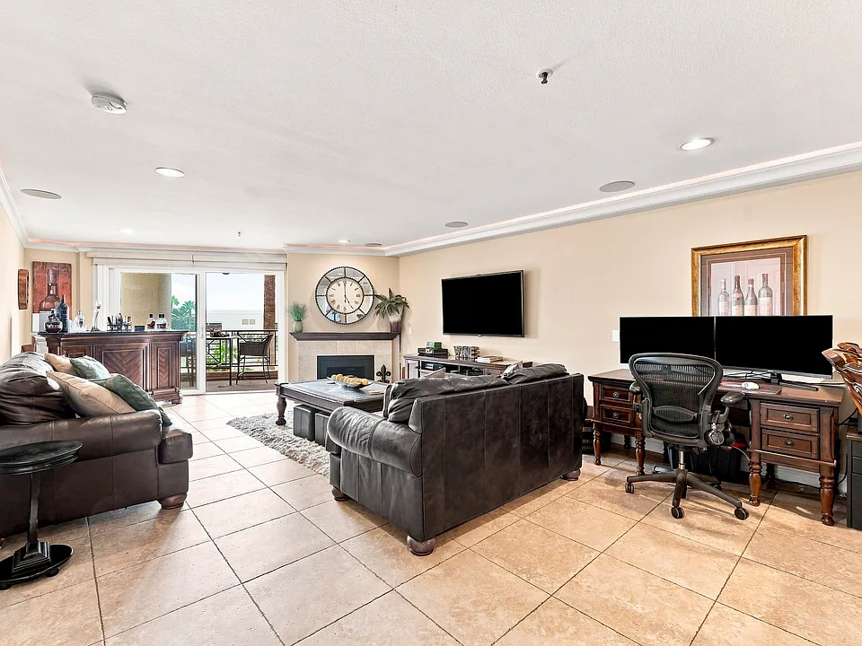 200 Pacific Coast Hwy #209