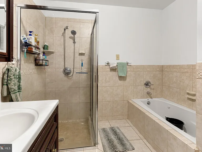 2229 Saint Albans St — Photo 17