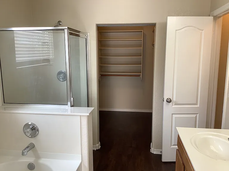 3809 Wayne Rd NE — Photo 15