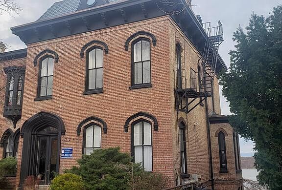 4th image of 226 Montgomery St Unit 4