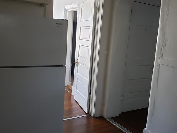 4th image of 612 Copper Ave NE