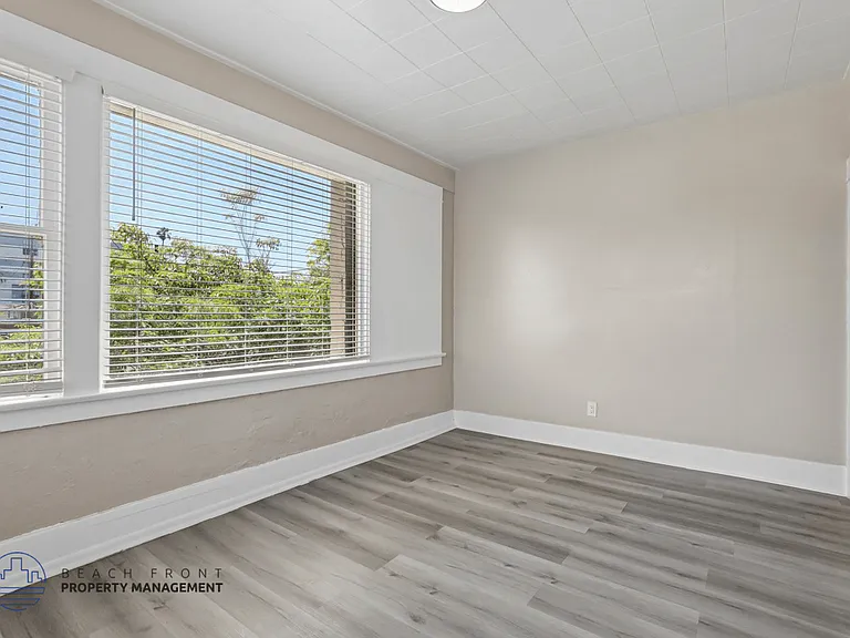1141 Pine Ave — Photo 29