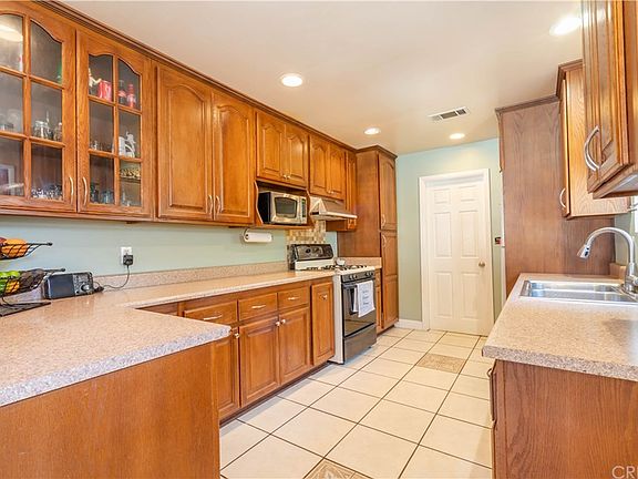 4th image of 13271 Kismet Ave