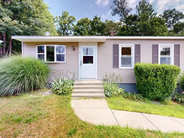 12 Lexington Ave, Leicester, MA 01524