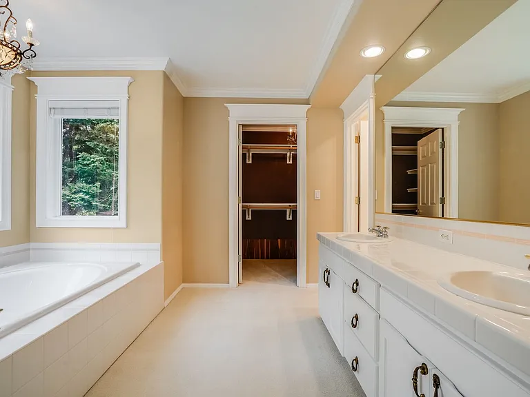 9990 NW Ash St — Photo 9
