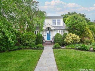 40 Sylvia St, Glen Head, NY 11545