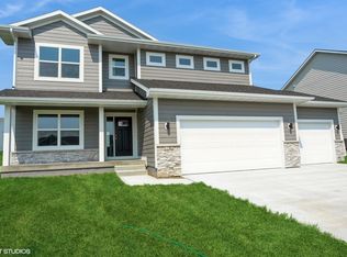 6732 Bright St, Johnston, IA 50131