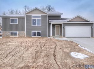 100 Monticello Dr NW, Grand Rapids, MI 49504