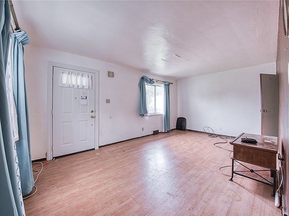 5th image of 147 Schenley Manor Dr