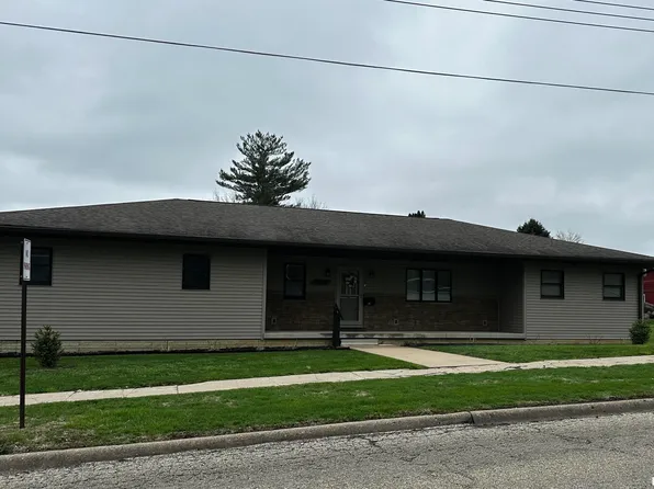 590 E Myrtle St, Canton, IL 61520