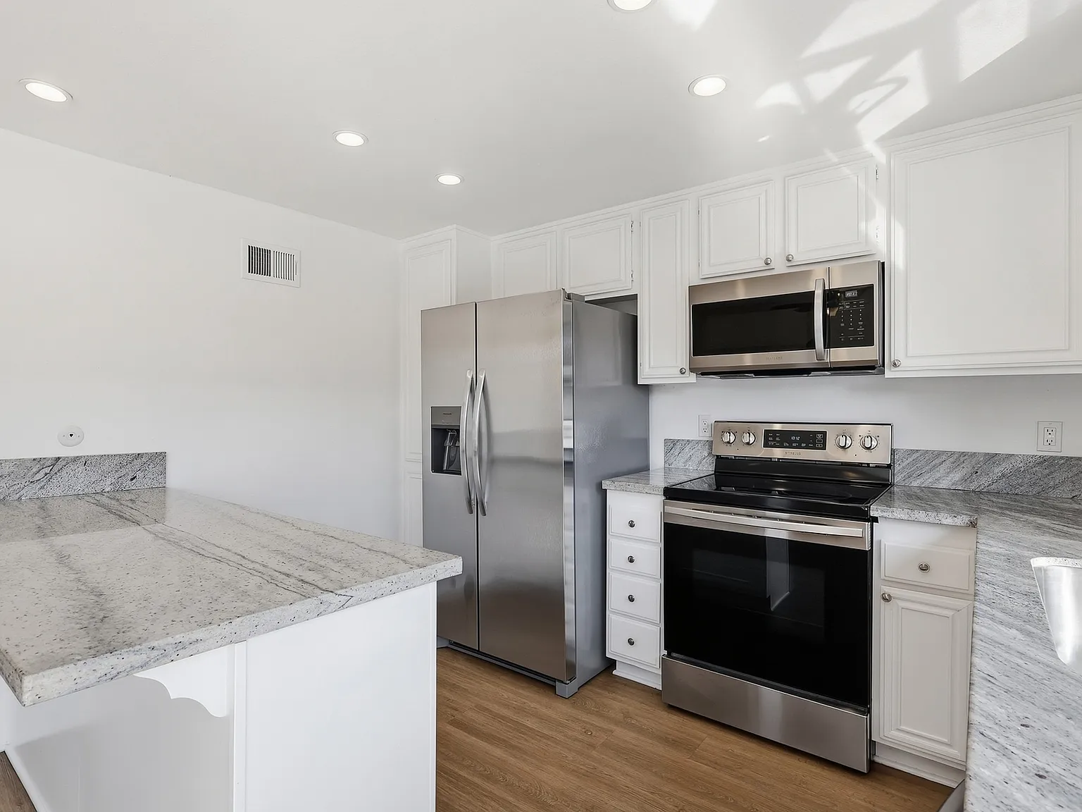 2074 Mount Shasta Dr — Photo 4