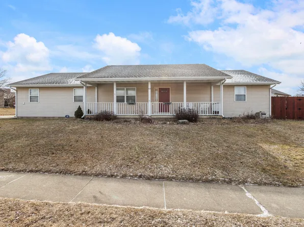 402 N Ash Dr, Mahomet, IL 61853