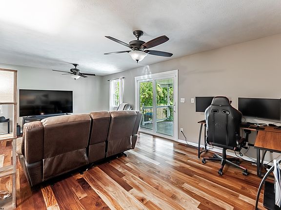 4th image of 1148 Grandview Dr