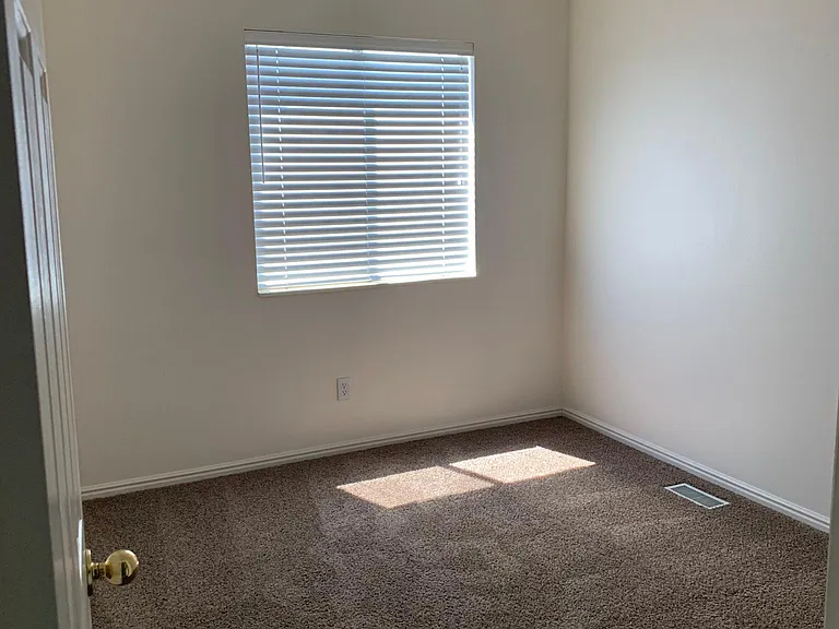 203 N 450 W #3 — Photo 8