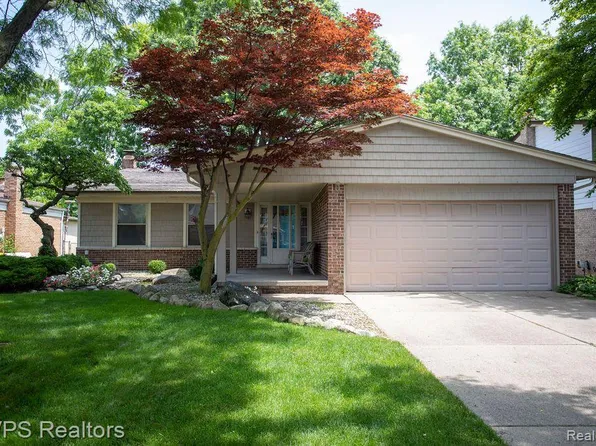 35680 Saxony Dr, Sterling Heights, MI 48310