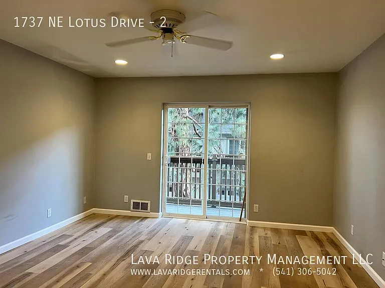 1737 NE Lotus Dr #2 — Photo 15