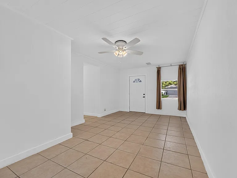 1005 E Flora St — Photo 5