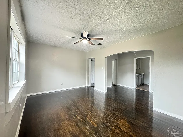 128 Brandon Ave — Photo 2