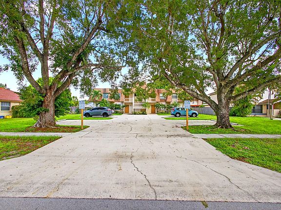 3rd image of 1580 Montauk Dr #1586