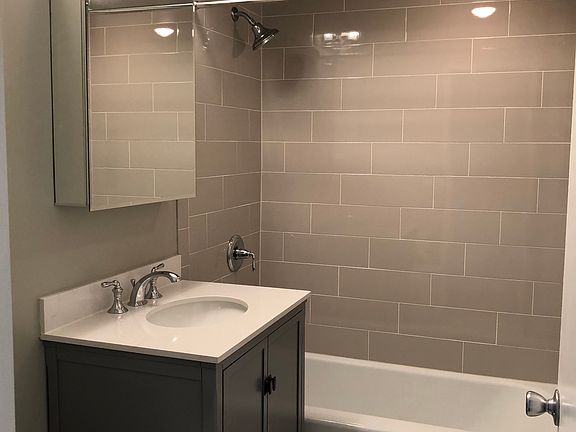 5th image of 2144 N Lincoln Park W APT 6D
