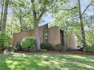 31105 Roxbury Park Dr, Bay Village, OH