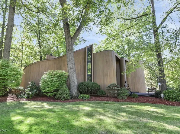 31105 Roxbury Park Dr, Bay Village, OH 44140