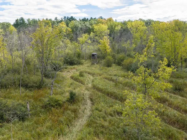 N3403 Ebert Rd, New London, WI 54961