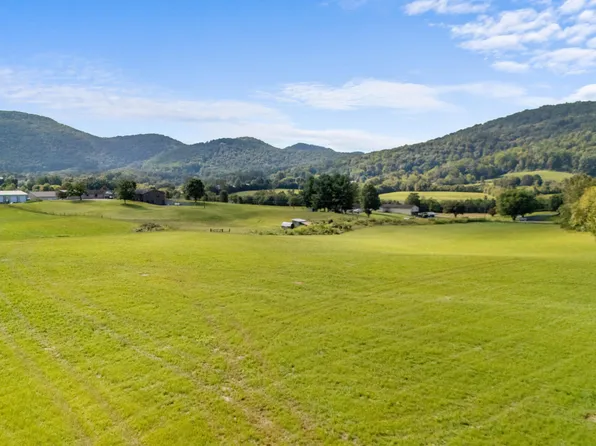 1 Thomas Cross Rd, Sevierville, TN 37876