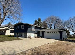 1520 River Rd, Windom, MN 56101