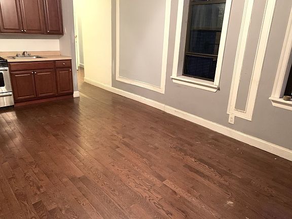 4th image of 21 E 21st St APT 3C
