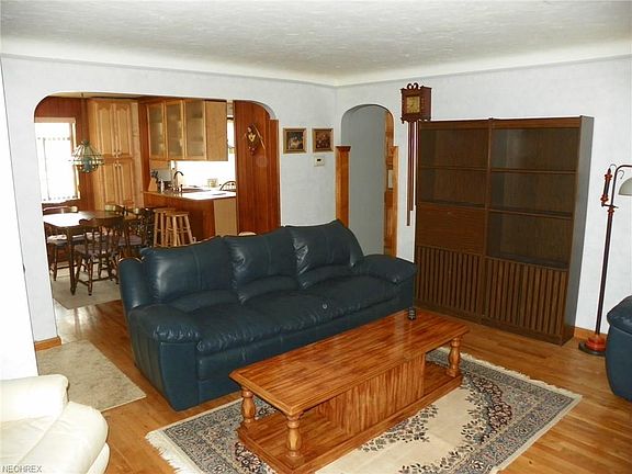 3rd image of 6355 Buckingham Dr