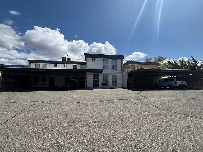 1165 Edgewood Dr — Photo 2