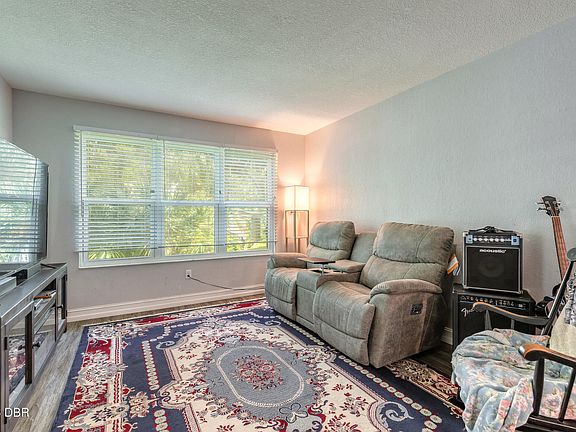 3rd image of 1401 S Palmetto Ave APT 300