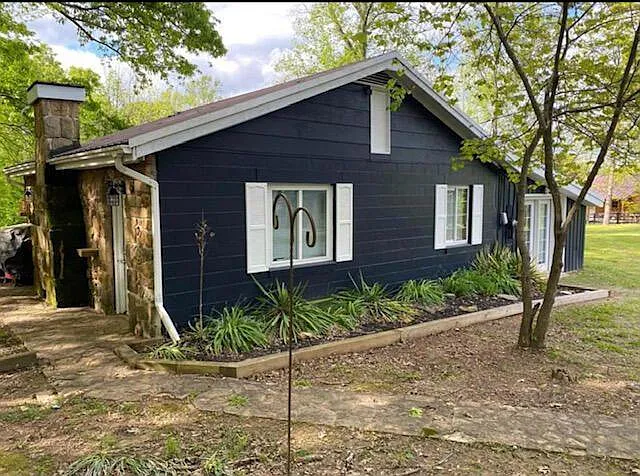 110 Andrews Ln — Photo 1