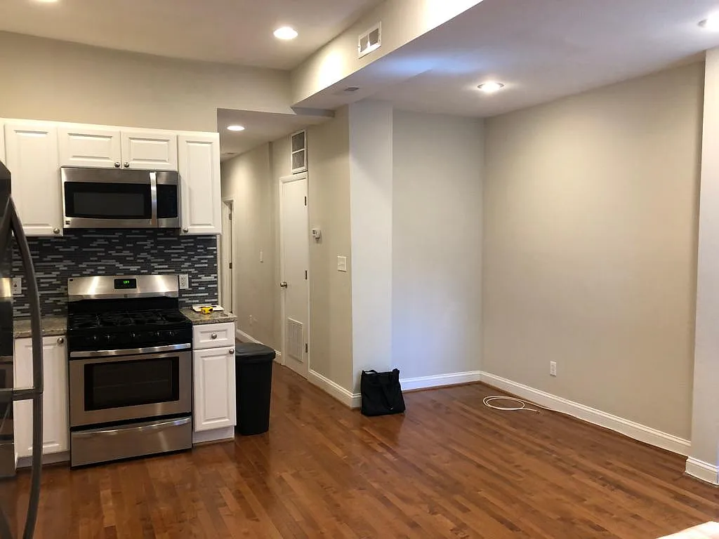 2 bed, 1000 sqft, $2,136 — Photo 3