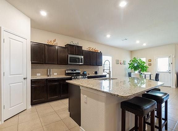 5th image of 316 Jackson Blue Ln