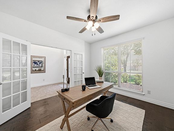 5th image of 2858 Park Hills Dr