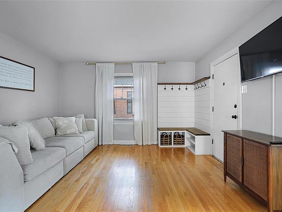 4th image of 8622 Henrietta Ave