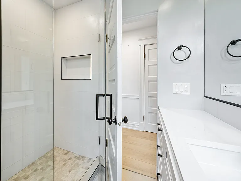 2025 W Roscoe St #3F — Photo 13
