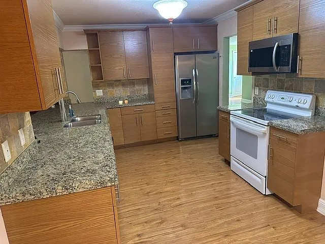 732 SE 11th Ave — Photo 6