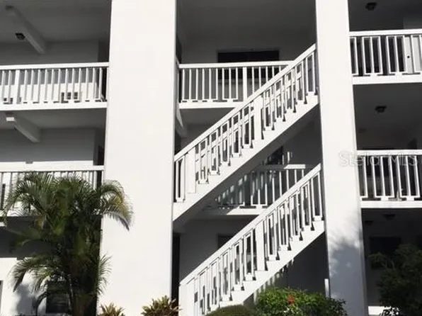 2944 W Bay Dr APT 202, Belleair Bluffs, FL 33770