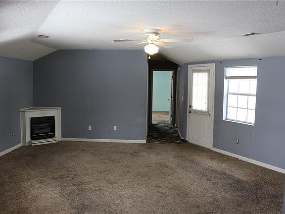 4th image of 631 N East St